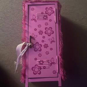 So me! Furry Locker! Doll locker for holding supplies
